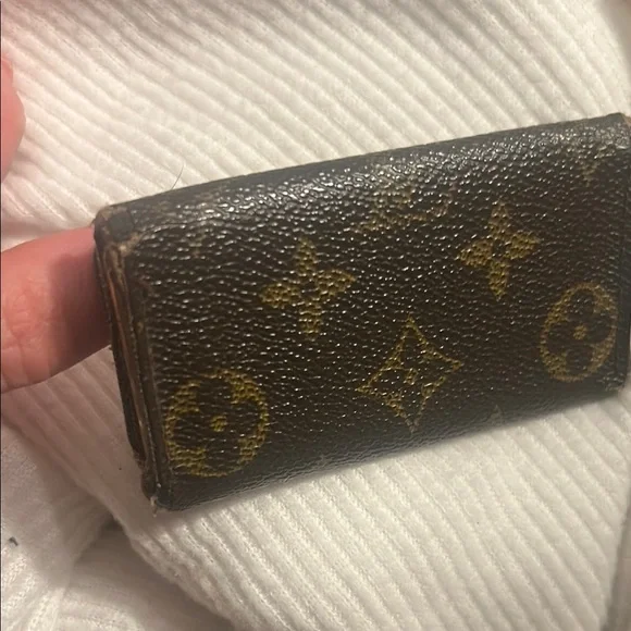 Louis Vuitton Brown and Gold Monogram Key Pouch - Picture 3 of 9